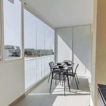 Campo's Airport בית הארחה 3*